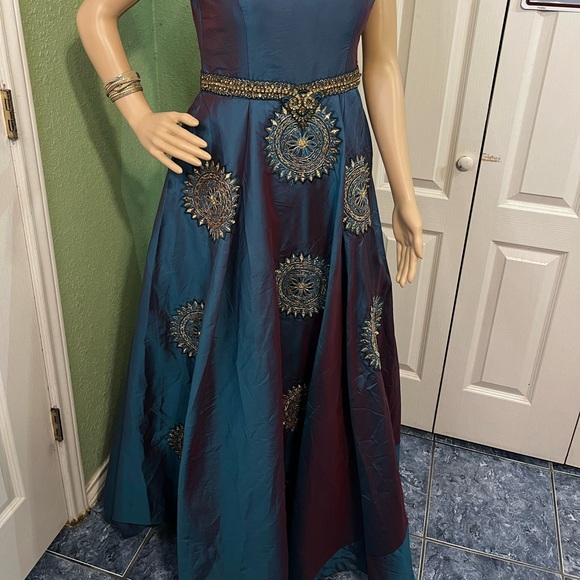 Indian Wedding Gowns Dress - Picture 2 of 8